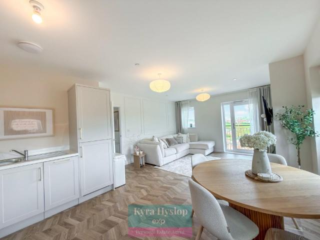 2 bedroom flat for sale