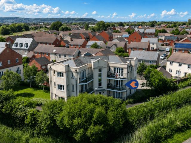 2 bedroom flat for sale