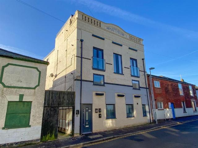 2 bedroom flat for sale