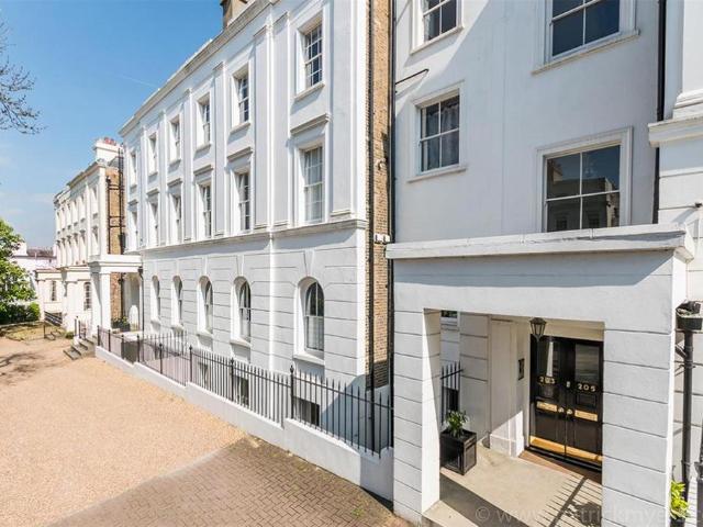 2 bedroom flat for sale