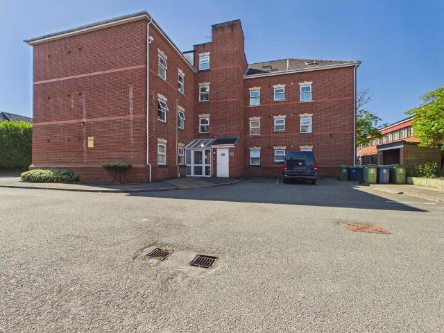 2 bedroom flat for sale