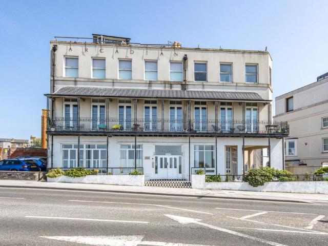 2 bedroom flat for sale