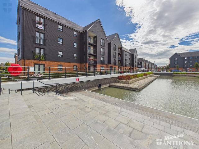 2 bedroom flat for sale
