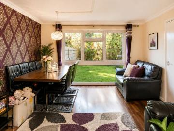 2 bedroom flat for sale