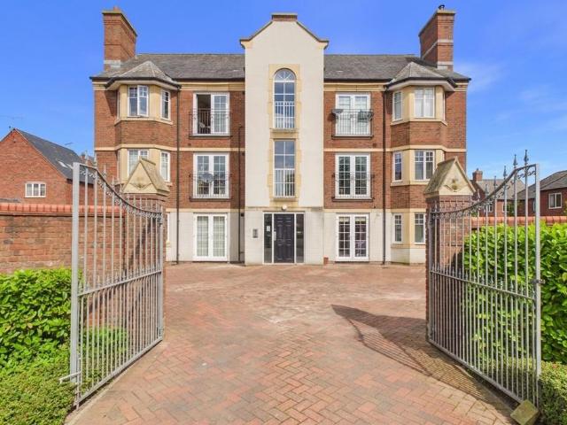 2 bedroom flat for sale