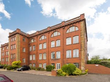 2 bedroom flat for sale