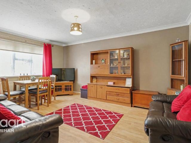 2 bedroom flat for sale