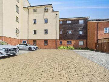 2 bedroom flat for sale