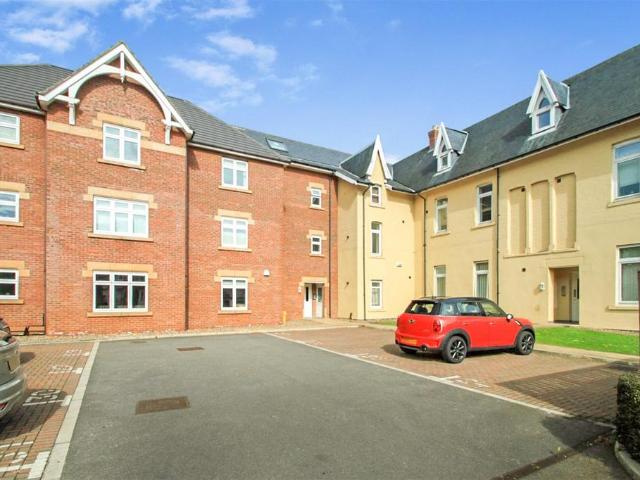 2 bedroom flat for sale