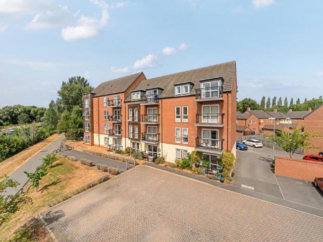 2 bedroom flat for sale