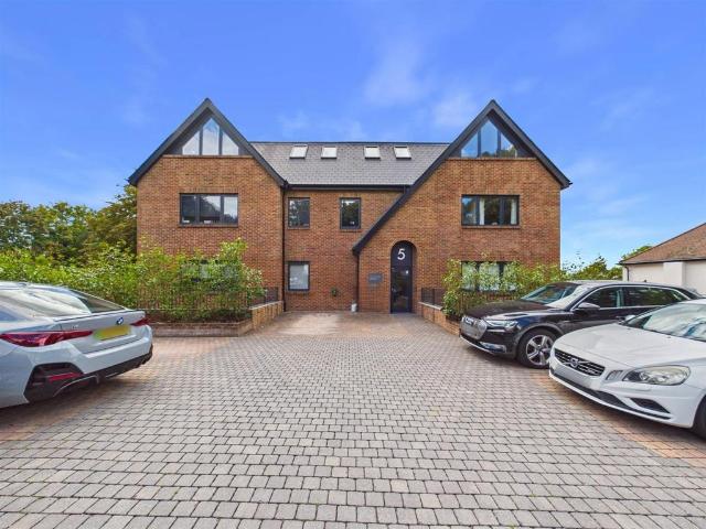 2 bedroom flat for sale
