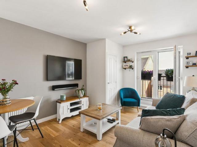 2 bedroom flat for sale