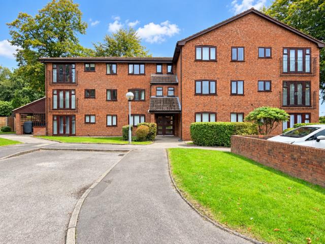 2 bedroom flat for sale