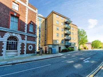 2 bedroom flat for sale