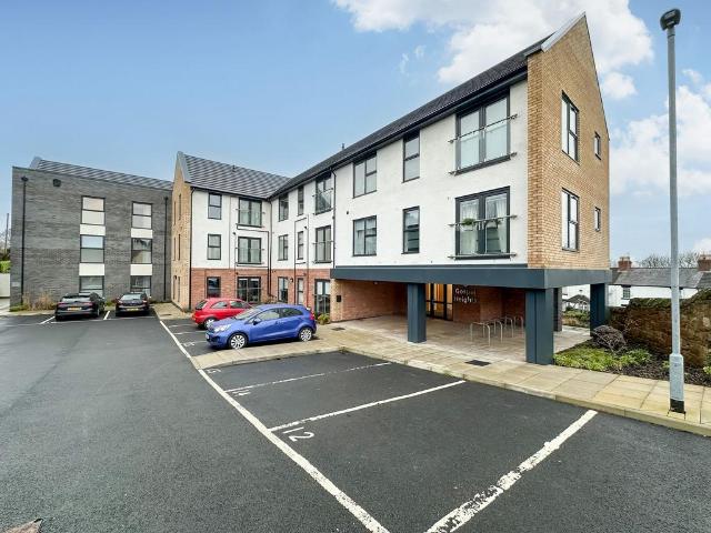 2 bedroom ground flat for sale