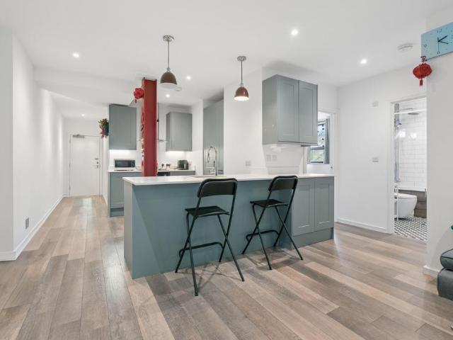 2 bedroom flat for sale