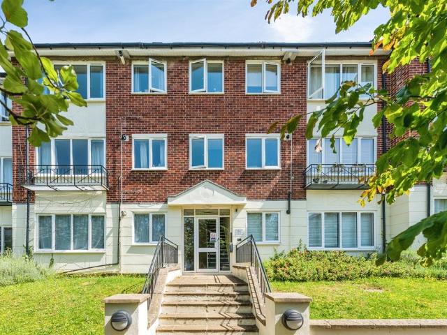 2 bedroom flat for sale