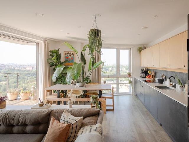 2 bedroom flat for sale