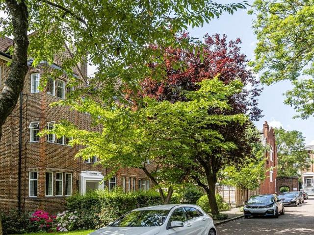 2 bedroom flat for sale