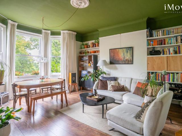 2 bedroom flat for sale