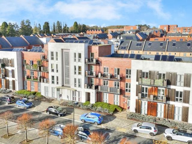 2 bedroom flat for sale
