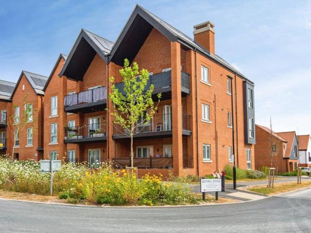2 bedroom flat for sale