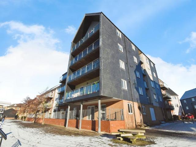2 bedroom flat for sale