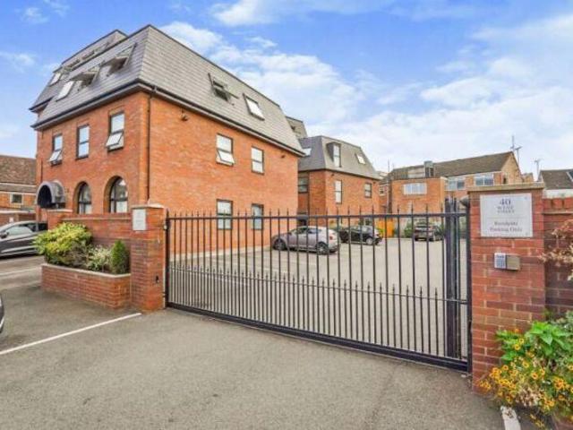 2 bedroom flat for sale