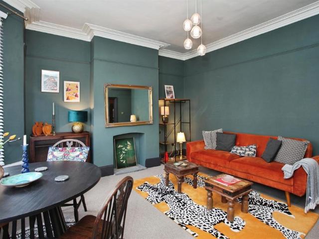 2 bedroom flat for sale