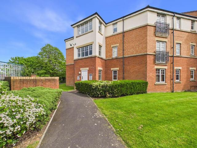 2 bedroom flat for sale