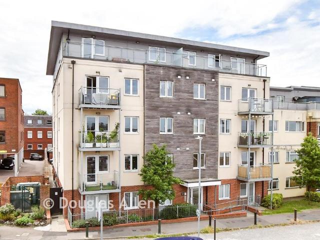 2 bedroom flat for sale