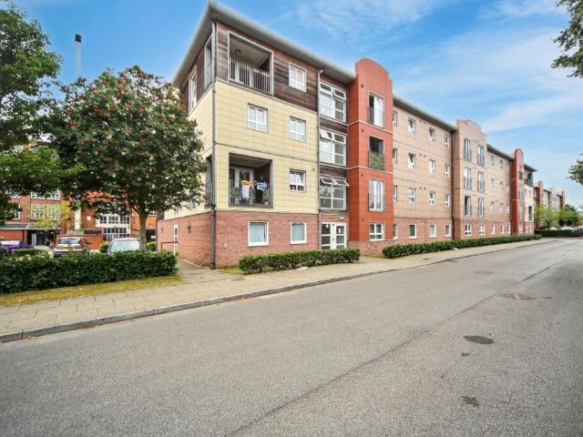 2 bedroom flat for sale