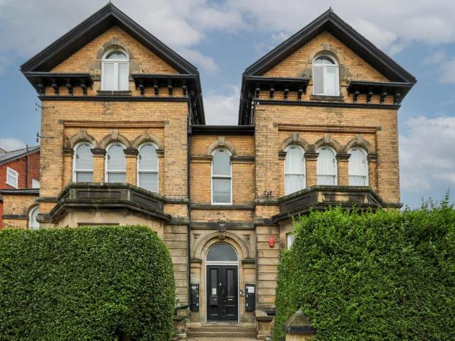 2 bedroom flat for sale