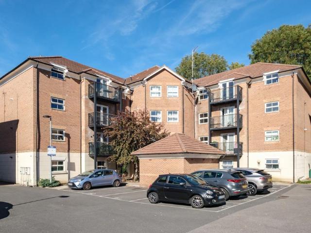 2 bedroom flat for sale