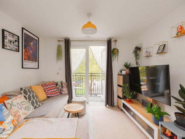 2 bedroom flat for sale
