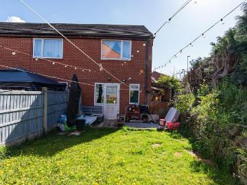 Flat for sale in Amber Valley - Garden