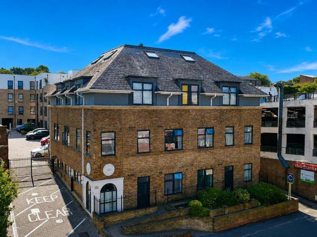 2 bedroom flat for sale
