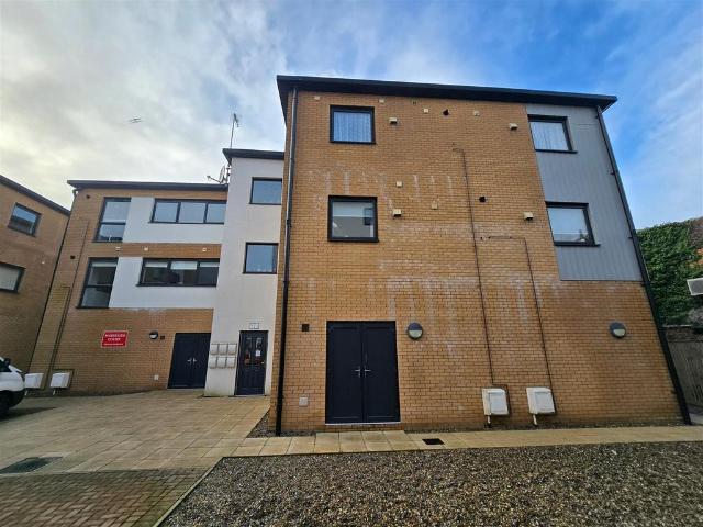 2 bedroom flat for sale
