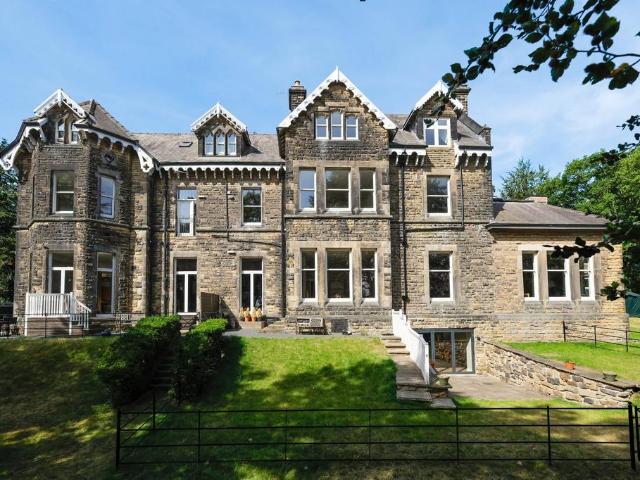 2 bedroom flat for sale