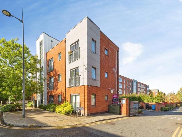 2 bedroom flat for sale
