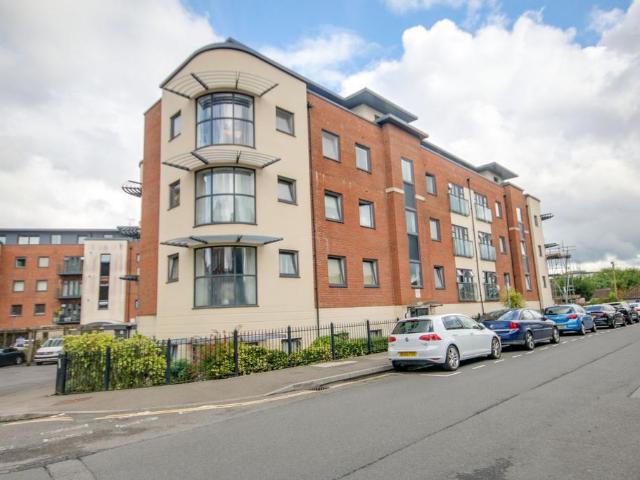 2 bedroom flat for sale