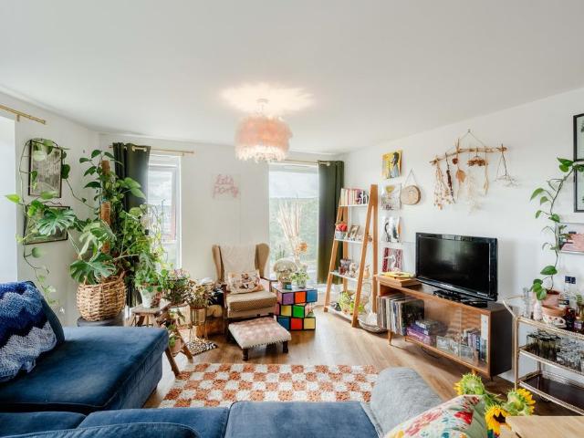 2 bedroom flat for sale