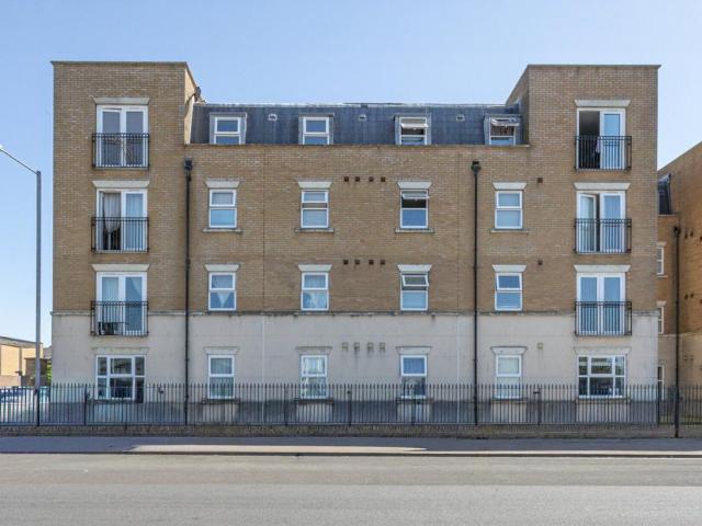 2 bedroom flat for sale