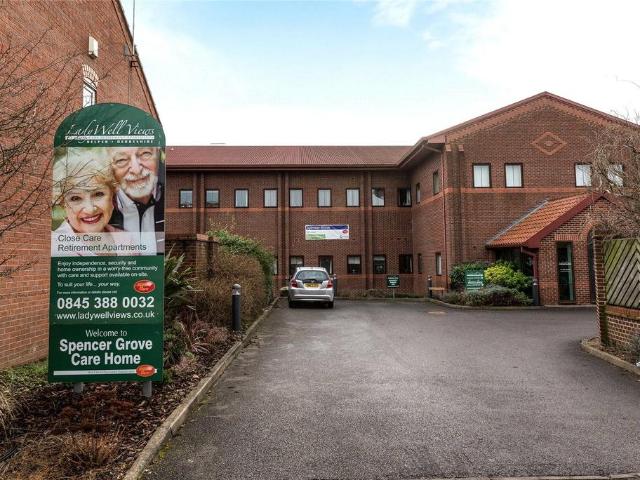 2 bedroom flat for sale