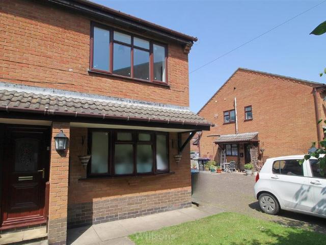2 bedroom flat for sale