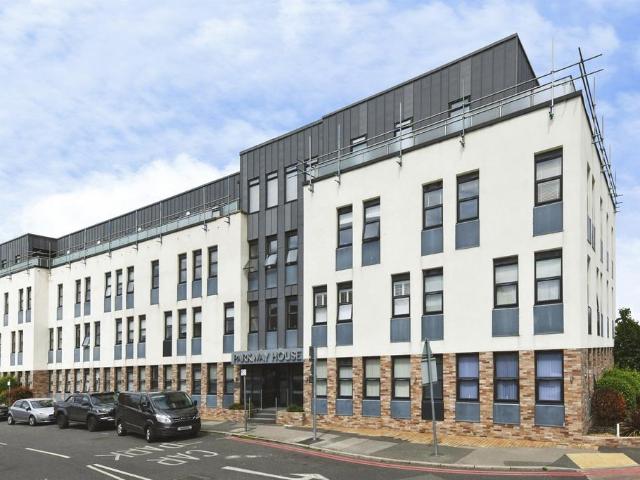 2 bedroom flat for sale