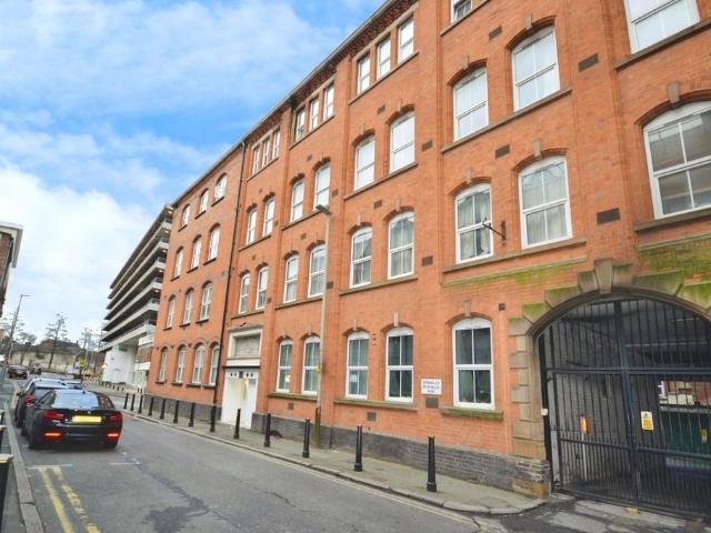 2 bedroom flat for sale