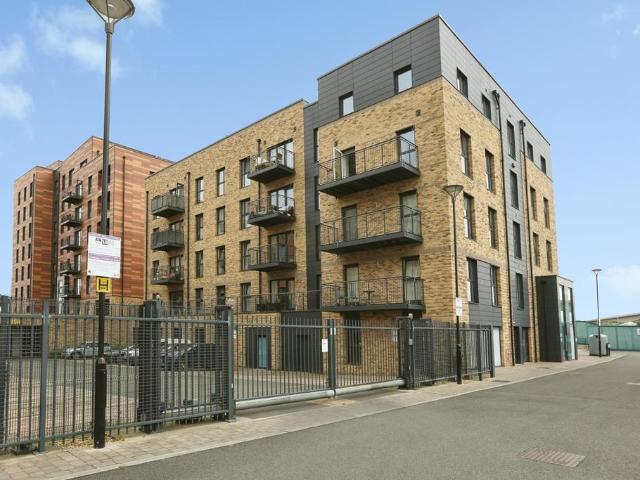 2 bedroom flat for sale