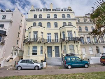 2 bedroom flat for sale