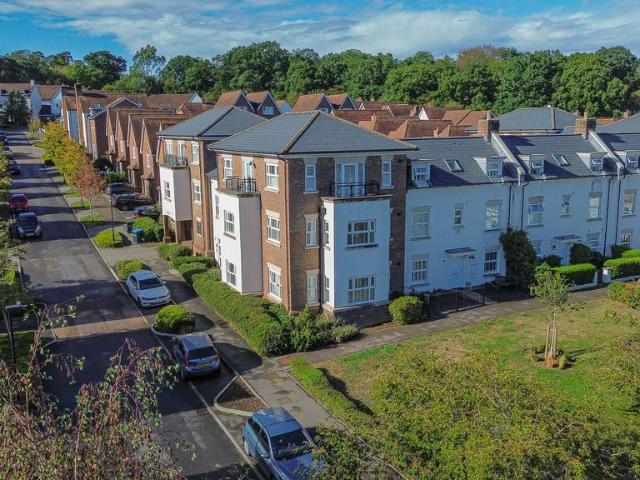 2 bedroom flat for sale